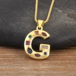 pendentif lettre initial avec couleur