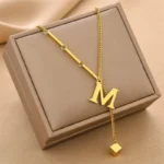 pendentif design lettre initial