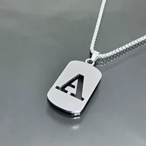 Pendentif lettre initia style punk en argent