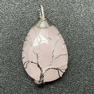 bijou en quartz rose arbre de vie