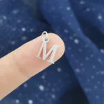 pendentif argenté lettre initiale personnalisée