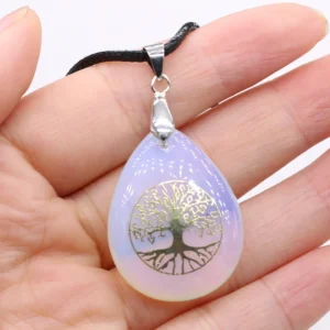 pendentif arbre de vie en opale et pierres des chakras