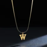 collier or avec pendentif initial A