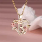 Pendentif lettre initial motif coeur en or et en diamant