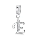 collier élégant tant lettre initial