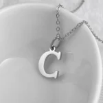 pendentif argent avec nom initial