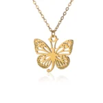 pendentif moderne lettre initiale design papillon