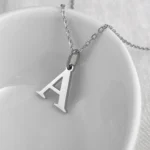 bijou simple lettre initial en argent