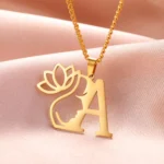 pendentif lettre initial floral