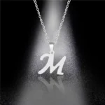 collier pendentif lettre initial en argent