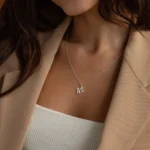 Pendentif lettre initial en argent avec mise en forme coeur