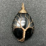 pendentif en agate noire motif arbre de vie