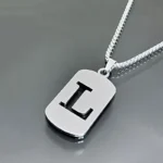 pendentif design punk en argent lettre