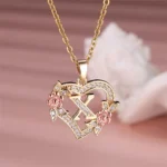 pendentif en or motif coeur avec initiale