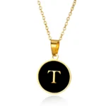 pendentif or lettre initial de style moderne