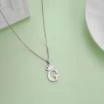 pendentif simple en argent avec initiale